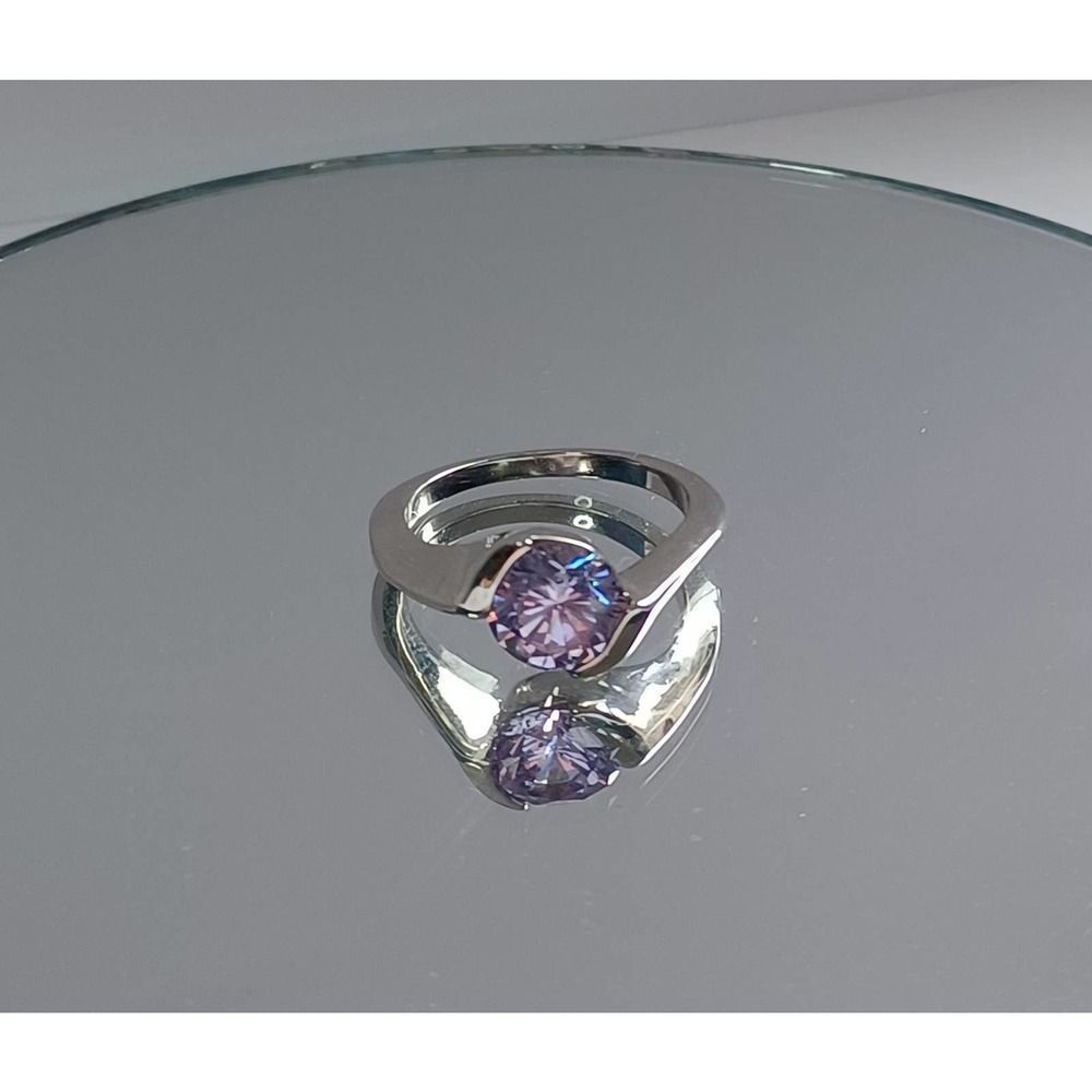 Swarovski Elements - Size 8 - Silver tone ring as pictured